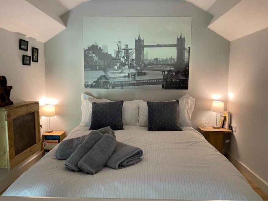 'The Den' Self Contained One Bedroom Annexe. 斯托克布里奇 外观 照片