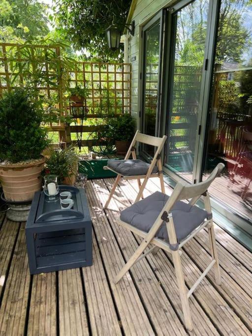 'The Den' Self Contained One Bedroom Annexe. 斯托克布里奇 外观 照片