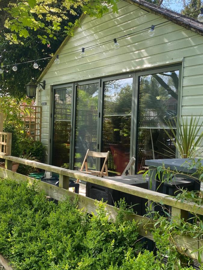 'The Den' Self Contained One Bedroom Annexe. 斯托克布里奇 外观 照片